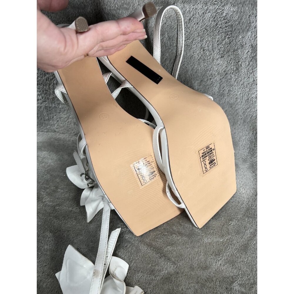 Azalea Wang Women’s 11 White Yancy Adjustable Flower Heels Sandals Stilettos - Picture 10 of 11